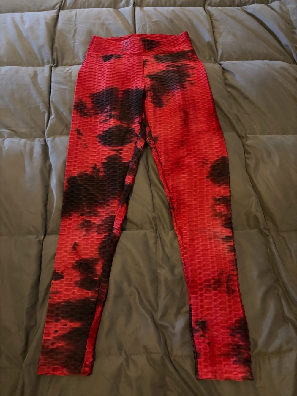 Butt enhancing Honeycomb style Scrunch Red & Black Tie-Dye high-rise leggings